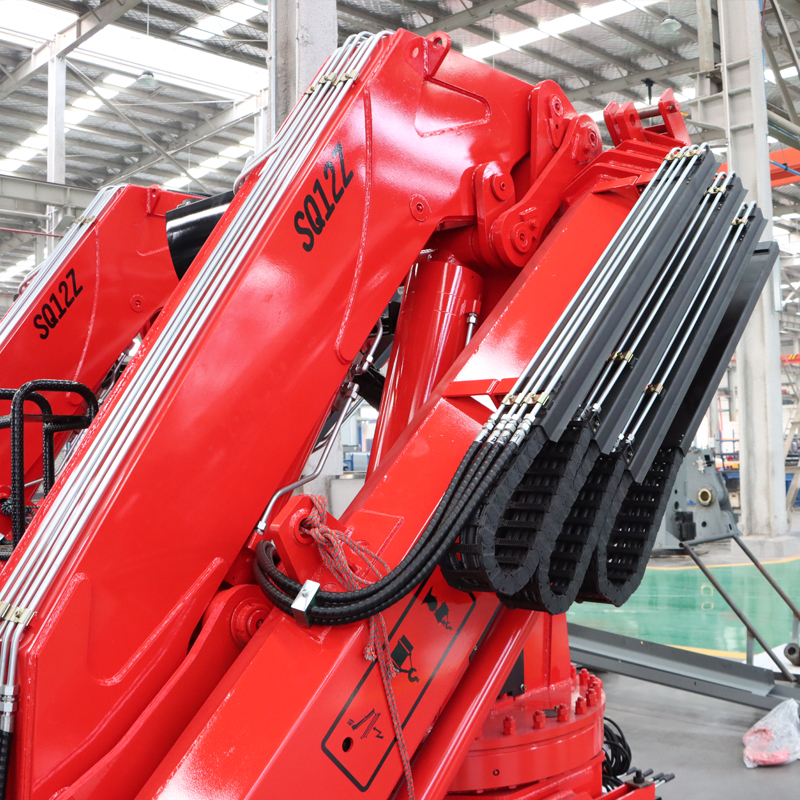 رافعة مثبتة على شاحنة بذراع مفصل 12 طن