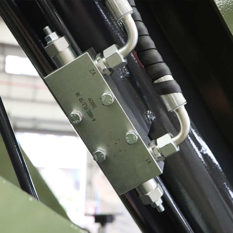 رافعة مثبتة على شاحنة بذراع مفصل 6.3 طن