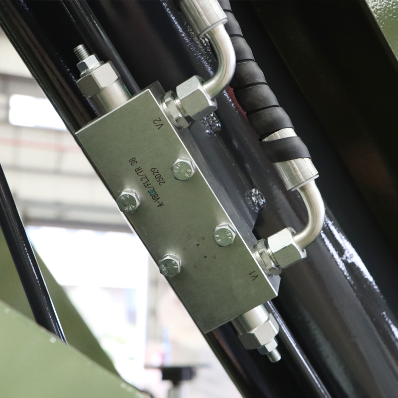 رافعة مثبتة على شاحنة بذراع مفصل 6.3 طن