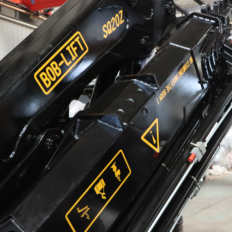 رافعة مثبتة على شاحنة بذراع مفصل 20 طن