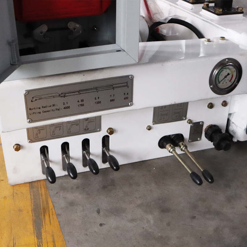 رافعة مثبتة على شاحنة بذراع مفصل 4 طن