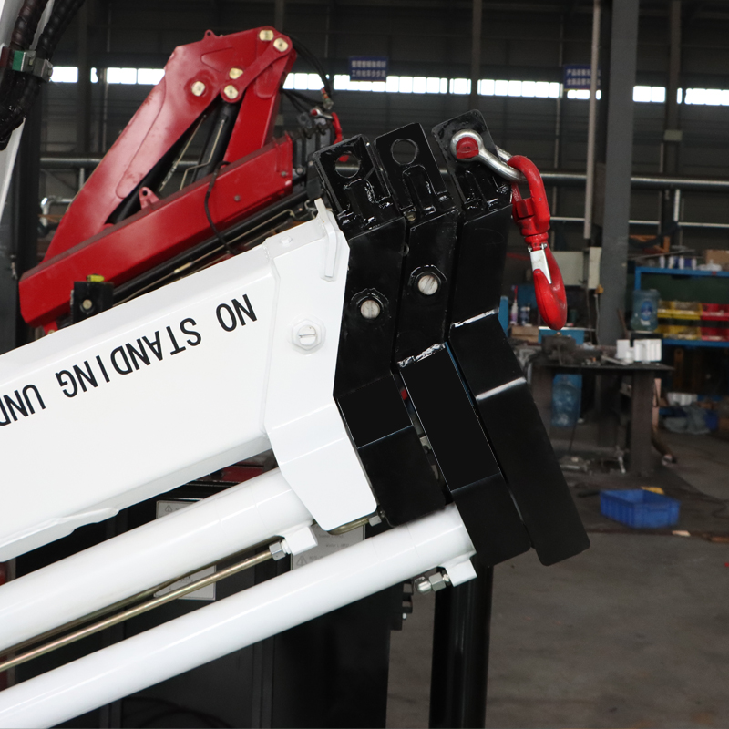 رافعة مثبتة على شاحنة بذراع مفصل 4 طن