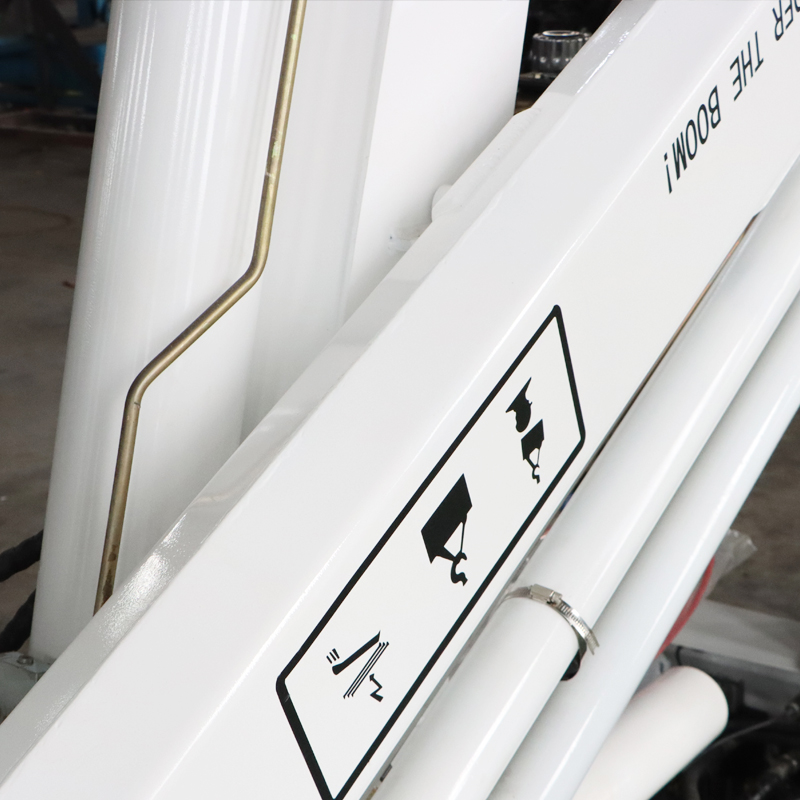 رافعة مثبتة على شاحنة بذراع مفصل 4 طن